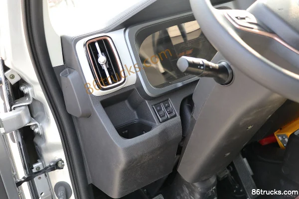 Foton Aoling M Card 122hp 4X2(6 wheels) 3.7m Single Row Van Light Truck (China VI) Cab (3) | 86Trucks