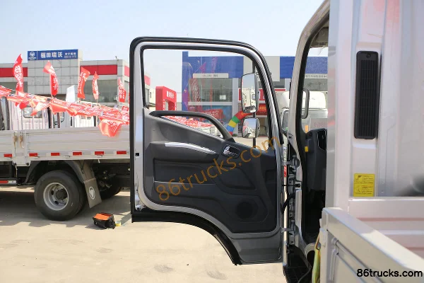 Foton Aoling New Jieyun Climbing Tiger 152hp 4X2(6 wheels) 4.17m single-row flatbed light truck (China VI) Cab (1) | 86Trucks