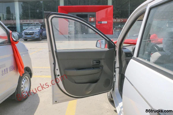 Wuling Hongguang S 2021 S Base 76 hp 7-seat gasoline 1.2L minivan (China VI) Cab (1) | 86Trucks