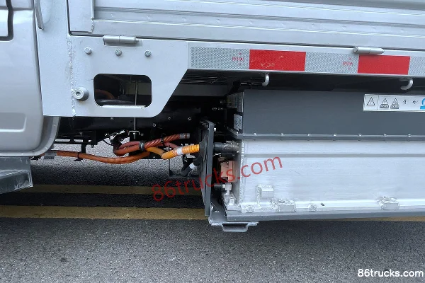 FARIZON Fengrui F3E 3.5T 3,7 m cabine simple pur électrique camion grille à rideau 61,8 kWh 4X2(6 roues) Châssis (1) | 86Trucks