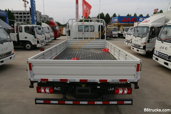 JAC Junling A8 150hp 4X2(6 wheels) 4.22m single-row flatbed light truck Body (3) | 86Trucks
