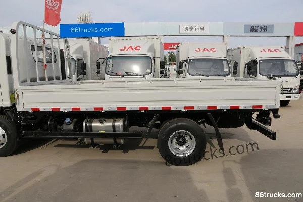 JAC Junling A8 150hp 4X2(6 wheels) 4.22m single-row flatbed light truck Body (1) | 86Trucks