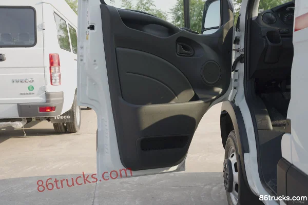 NAVECO Ousheng 2021 Model Yunrui Series V42-33S 145 hp 2.0T High Roof Cargo Van (China VI) Cab (3) | 86Trucks