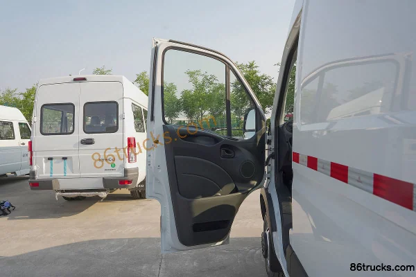 NAVECO Ousheng 2021 Model Yunrui Series V42-33S 145 hp 2.0T High Roof Cargo Van (China VI) Cab (1) | 86Trucks