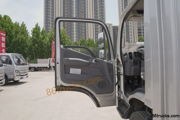 Foton Times Leader G5 Blue Bull King 150hp 4X2(6 wheels) 4.165m Single Row Van Light Truck Cab (1) | 86Trucks
