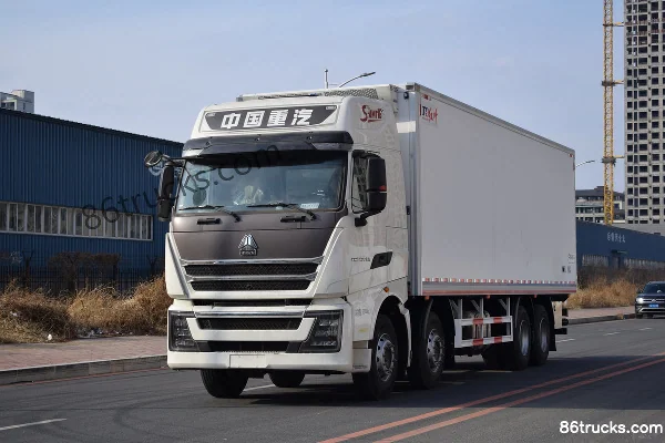 Sinotruk HOWO TH7 460 hp 4X2(6 wheels) 9.4m Refrigerated Truck (Hongye) Exterior (3) | 86Trucks