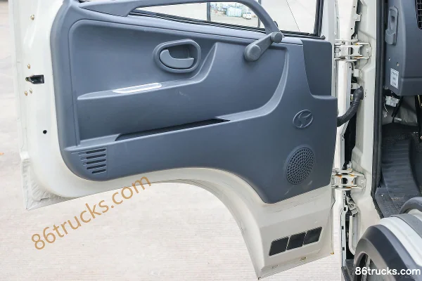 Shifeng Fengshun 130 hp 4X2(6 wheels) Hook Lift Garbage Truck Cab (3) | 86Trucks