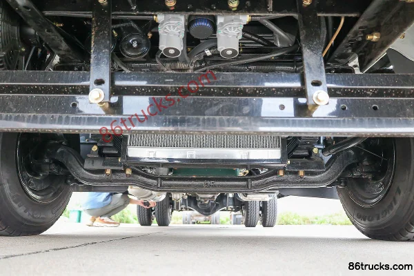 Shifeng Fengshun 130 hp 4X2(6 wheels) Hook Lift Garbage Truck Chassis (1) | 86Trucks