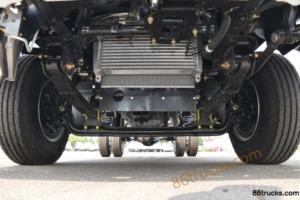 Qingling Lingka Standard Load 122hp 4X2(6 wheels) 4.25m single-row cab box truck (China VI) Chassis (1) | 86Trucks