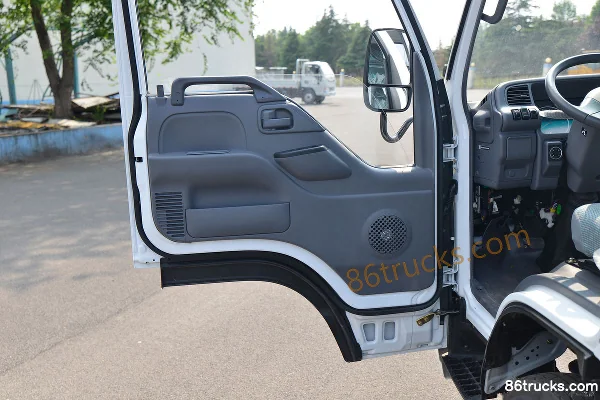 Qingling Lingka Standard Load 127hp 4X2(6 wheels) 4.185m Single Row Flatbed Light Truck (Medium Body) Cab (2) | 86Trucks