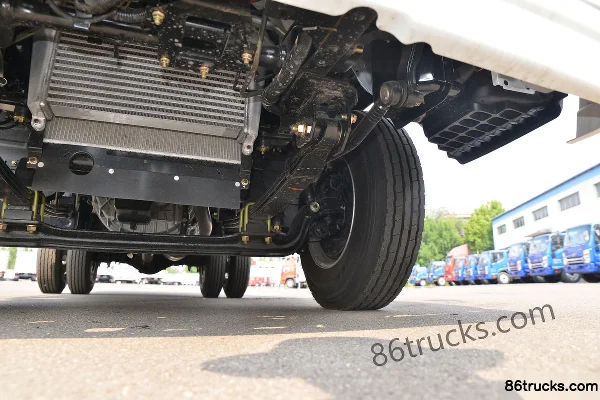 Qingling Lingka Standard Load 127hp 4X2(6 wheels) 4.185m Single Row Flatbed Light Truck (Medium Body) Chassis (3) | 86Trucks