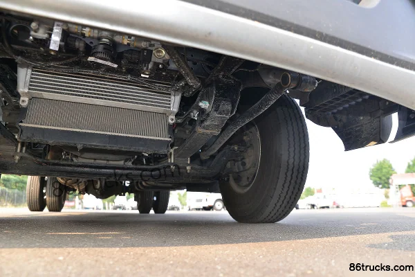 JAC Shuailing Q6 160 hp 4X2(6 wheels) 3.85m crew cab flatbed light truck (wide body) (China VI) Chassis (3) | 86Trucks