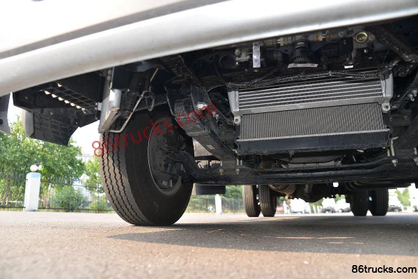JAC Shuailing Q6 160 hp 4X2(6 wheels) 3.85m crew cab flatbed light truck (wide body) (China VI) Chassis (2) | 86Trucks