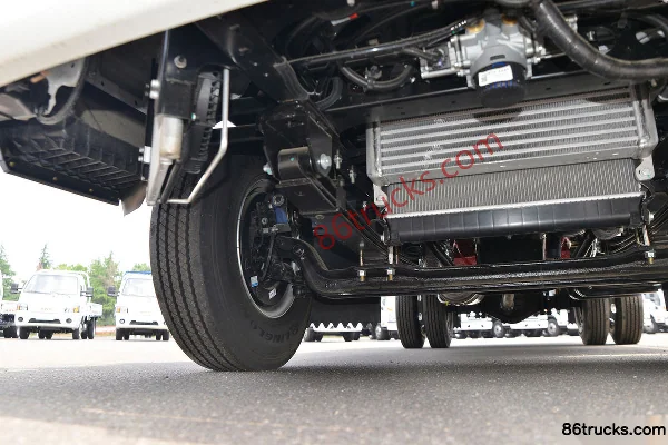 JAC Kangling J5 152 hp 4X2(6 wheels) 3.85m semi-cab flatbed light truck (China VI) Chassis (2) | 86Trucks