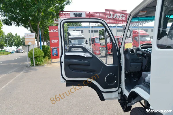 JAC Junling E3 1.8L 130 ch 4X2(6 roues) essence 3,37 m cabine avancée plateau léger (China VI) (1) | 86Trucks