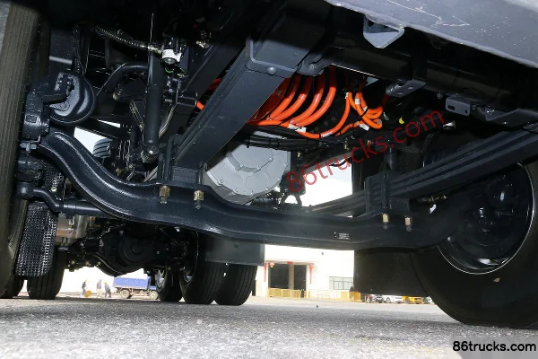 Dongfeng Liuqi Chenglong H5V 6X4(10 wheels) battery swap pure electric tractor truck 282kWh Chassis (3) | 86Trucks