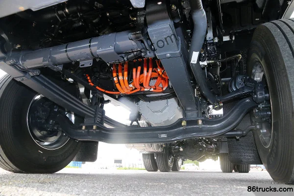 Dongfeng Liuqi Chenglong H5V 6X4(10 wheels) battery swap pure electric tractor truck 282kWh Chassis (2) | 86Trucks