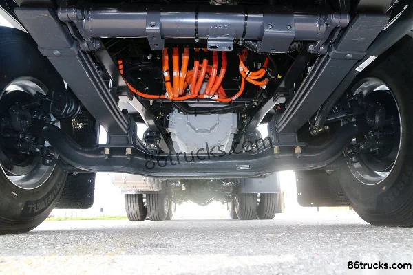Dongfeng Liuqi Chenglong H5V 6X4(10 wheels) battery swap pure electric tractor truck 282kWh Chassis (1) | 86Trucks