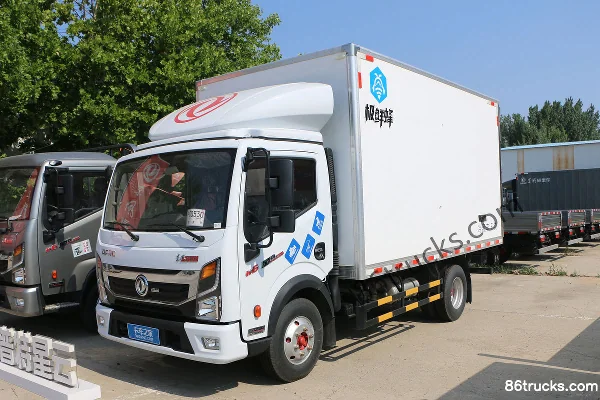 Dongfeng Captain Nebula K6 160hp 4X2(6 wheels) 4.09m single-row refrigerated truck (China VI)(air brake) Exterior (3) | 86Trucks