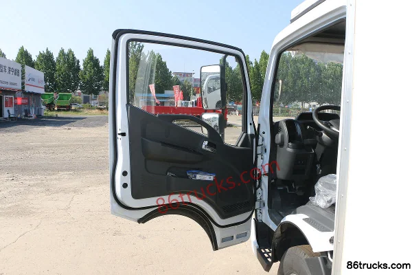 Dongfeng Captain Nebula K6 160hp 4X2(6 wheels) 4.09m single-row refrigerated truck (China VI)(air brake) Cab (1) | 86Trucks