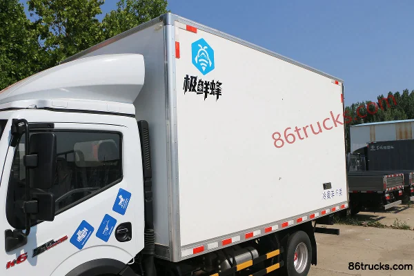 Dongfeng Captain Nebula K6 160hp 4X2(6 wheels) 4.09m single-row refrigerated truck (China VI)(air brake) Body (1) | 86Trucks