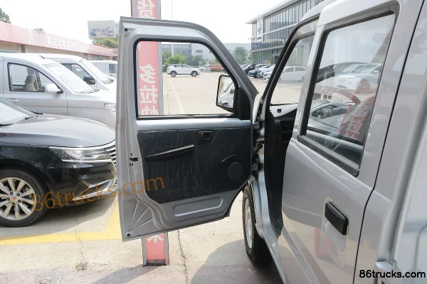 Wuling Rongguang Mini Truck 1.2L 76 hp 4X2(6 wheels) Gasoline 2.08m Double Row Flatbed Mini Truck (China VI) Cab (1) | 86Trucks