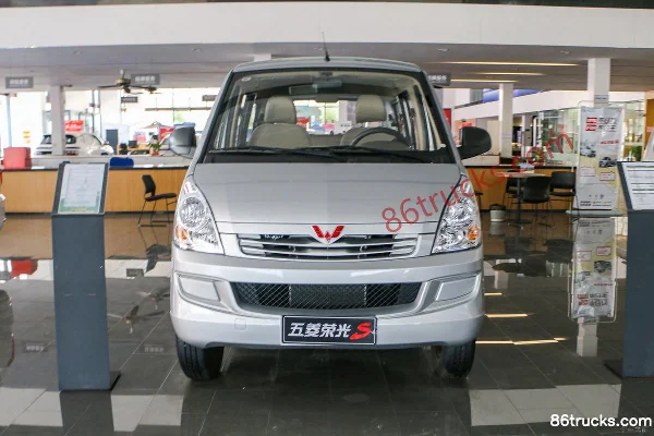 Wuling Rongguang Extended Standard Power Edition 99hp 1.5L Gasoline 7-Seat Light Bus (China VI) Exterior (2) | 86Trucks