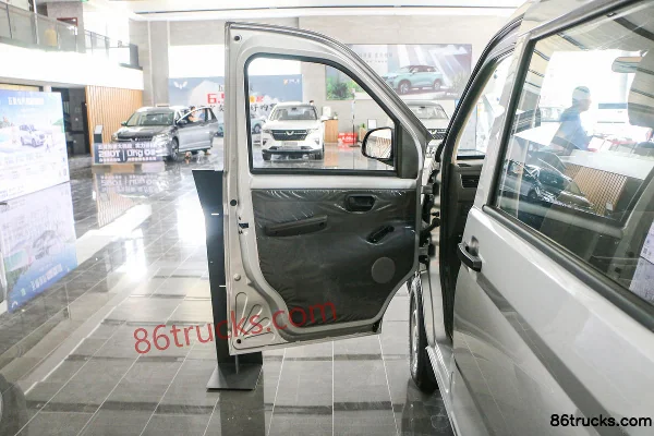 Wuling Rongguang Extended Standard Power Edition 99hp 1.5L Gasoline 7-Seat Light Bus (China VI) Cab (1) | 86Trucks