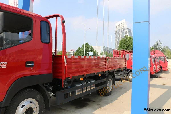 JAC Dewos V8 170hp 4X2(6 wheels) 5m semi-row wing van cargo truck Body (1) | 86Trucks
