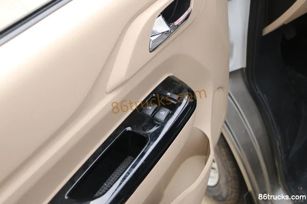 Changan Kuayue Kuayue Star V7 Comfort Edition 2021 Model 122 hp 1.6L Gasoline 2-Seat Panel Van (China VI) Cab (2) | 86Trucks