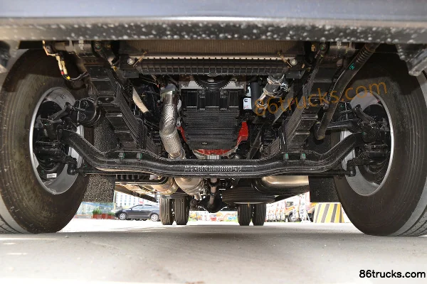 Foton Aoling Bumblebee 220 hp 4X2(6 wheels) 9.78m wing-opening van cargo truck Chassis (1) | 86Trucks