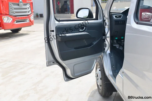 Dongfeng T3 (formerly Xiaobawang W) 1.5L 113 hp 4X2(6 wheels) Gasoline 3.05m Double Row Flatbed Micro Truck (China VI) Cab (2) | 86Trucks