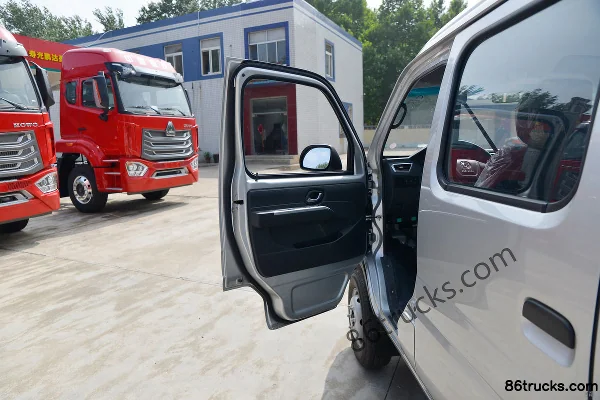 Dongfeng T3 (formerly Xiaobawang W) 1.5L 113 hp 4X2(6 wheels) Gasoline 3.05m Double Row Flatbed Micro Truck (China VI) Cab (1) | 86Trucks