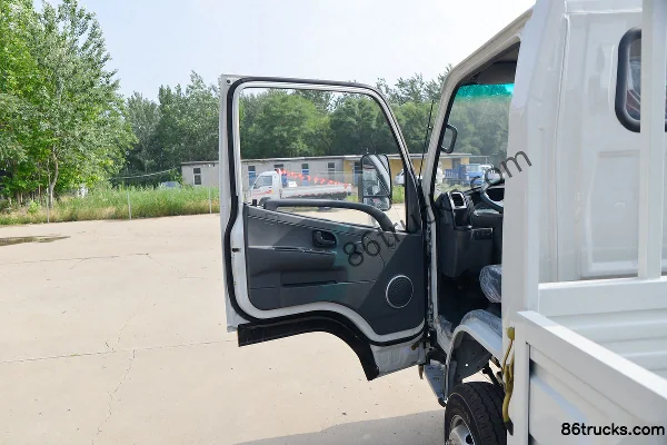 Dongfeng Xiaobawang W15 102 hp 4X2(6 wheels) 3.18m single-row flatbed micro truck Cab (1) | 86Trucks