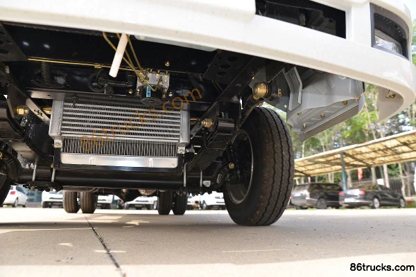 Dongfeng Xiaobawang W15 102 hp 4X2(6 wheels) 3.18m single-row flatbed micro truck Chassis (3) | 86Trucks