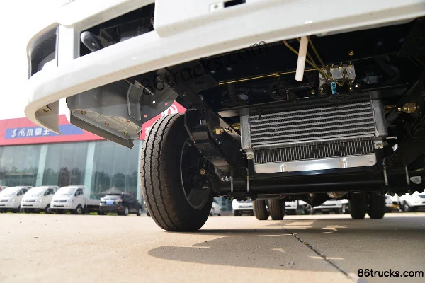 Dongfeng Xiaobawang W15 102 hp 4X2(6 wheels) 3.18m single-row flatbed micro truck Chassis (2) | 86Trucks