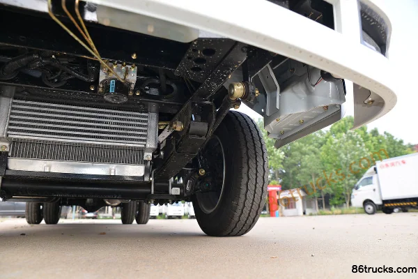 Dongfeng Xiaobawang W15 122hp 4X2(6 wheels) 2.7m Double Row Flatbed Light Truck (China VI) Chassis (3) | 86Trucks
