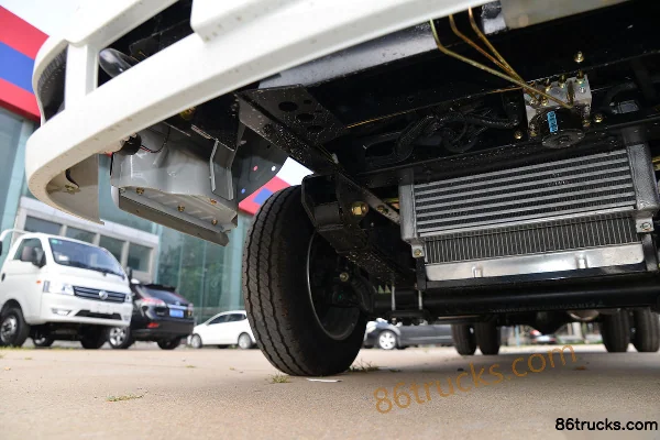 Dongfeng Xiaobawang W15 122hp 4X2(6 wheels) 2.7m Double Row Flatbed Light Truck (China VI) Chassis (2) | 86Trucks