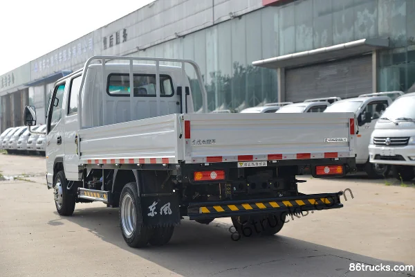Dongfeng Xiaobawang W15 122hp 4X2(6 wheels) 2.7m Double Row Flatbed Light Truck (China VI) Body (2) | 86Trucks