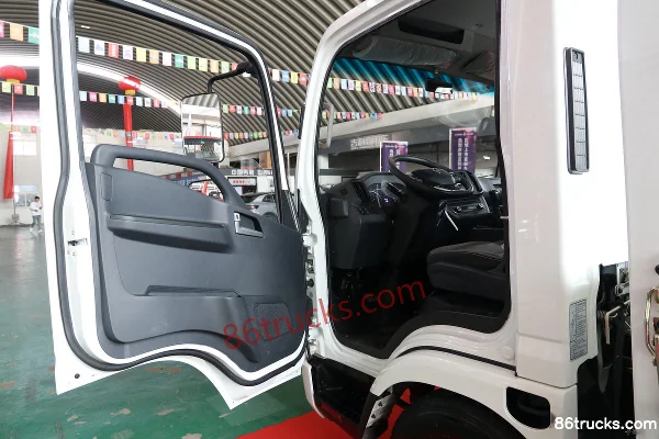 Ouling Jiyun 150hp 4X2(6 wheels) 4.15m Single Row Flatbed Light Truck (China VI) Cab (1) | 86Trucks