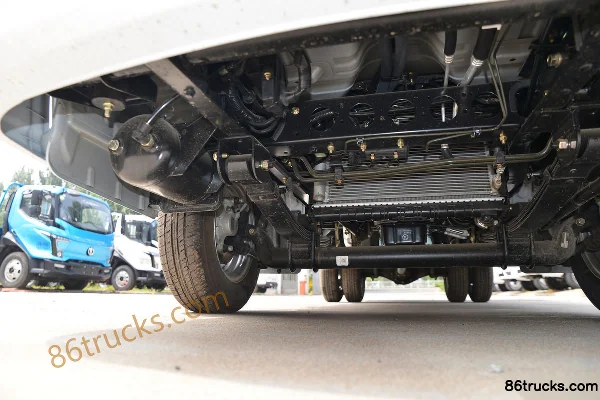 Dongfeng T5 1.6L 122hp 4X2(6 wheels) Gasoline 3.4m Single Row Flatbed Truck (China VI) Chassis (2) | 86Trucks