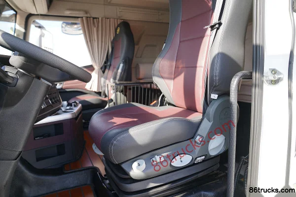 FAW Jiefang Qingdao Yingtu First Class 620hp 6X4(10 wheels) AMT Automatic Tractor Truck (China VI) Cab (3) | 86Trucks