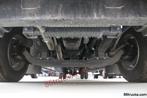 JAC Gallop A5X Heavy Truck Flagship Edition 260hp 4X2(6 wheels) 9.8m Van Cargo Truck (China VI) Chassis (1) | 86Trucks