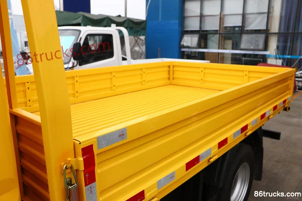 Foton Aoling Jieyun Classic Edition 132hp 4X2(6 wheels) 2.65m Double Row Flatbed Light Truck Body (1) | 86Trucks