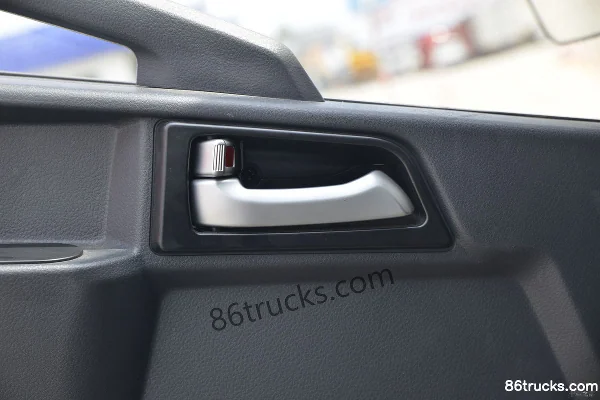 Sinotruk HOWO Hanjiang 150 ch 4X2(6 roues) camion frigorifique 4,1 m Cabine (3) | 86Trucks