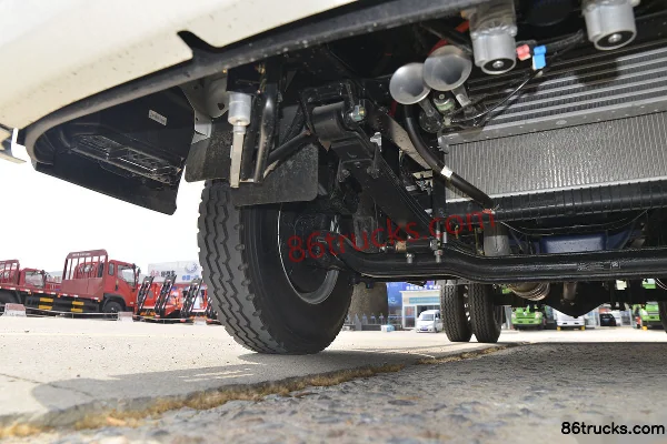 Sinotruk HOWO Hanjiang 150 ch 4X2(6 roues) camion frigorifique 4,1 m Châssis (2) | 86Trucks