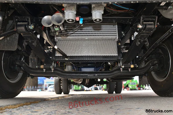 Sinotruk HOWO Hanjiang 150 ch 4X2(6 roues) camion frigorifique 4,1 m Châssis (1) | 86Trucks