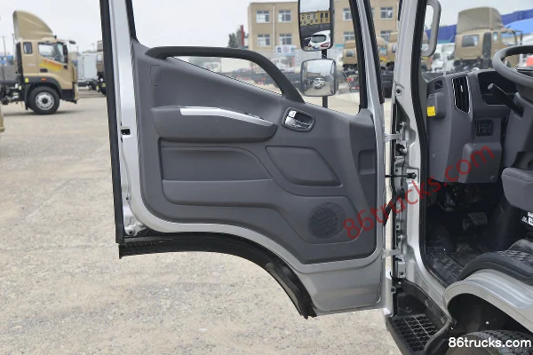 Foton Aulin Superspeed 131hp 4X2(6 wheels) 4.085m refrigerated truck (China VI) Cab (2) | 86Trucks