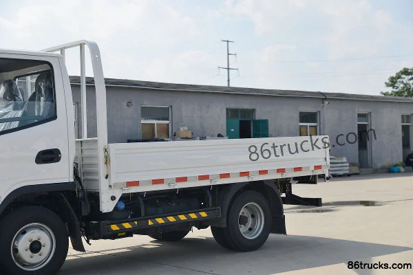 Kama K3 Jinyunka 95 ch 4X2(6 roues) Camion léger à ridelles à cabine simple 3,25 m Carrosserie (1) | 86Trucks
