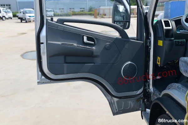Kama K6 Fulai Card 115 hp 4X2(6 wheels) 3.7m single-row flatbed light truck Cab (2) | 86Trucks